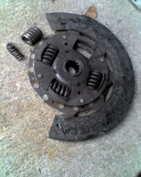 The GTU's 3800 II SC clutch -OEM for the 3800 II N/A Fourth-gen Camaro, not up for the task of cross-country towing.