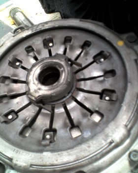 04-22-10_1754.jpg (93.07 KiB) Viewed 5568 times The 284 clutch is a pull-type diaphragm, like the one used in the T-56 six-speed trans used in some 'Vettes and fourth-gen F-bodies. Rare, okay, really RARE. No other tranny used this thing either, so you cannot find it for another application.