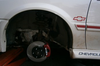 LftFtBrkAssy1a.jpg (1.66 MiB) Viewed 15351 times GTU: That isn't a Muncie 5-speed hiding in there! :)
