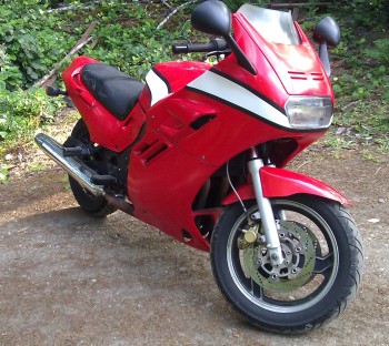 Kat11 Stripes1a.jpg (1.39 MiB) Viewed 30500 times Suzuki GSX-1100F, bored-out to ~1236?